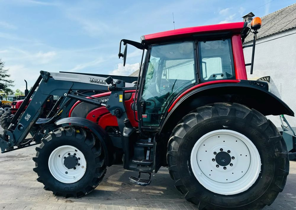 Valtra N101 - Traktor: obrázek 4 Valtra N101 - Traktor: obrázek 4