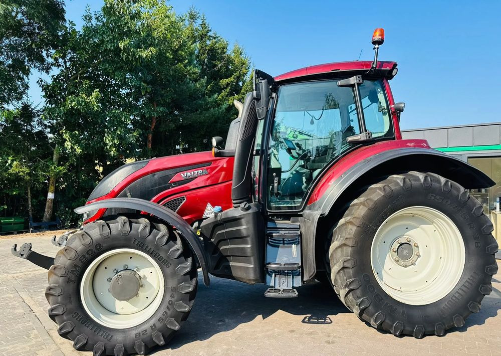 Valtra S233 - Traktor: obrázek 2 Valtra S233 - Traktor: obrázek 2