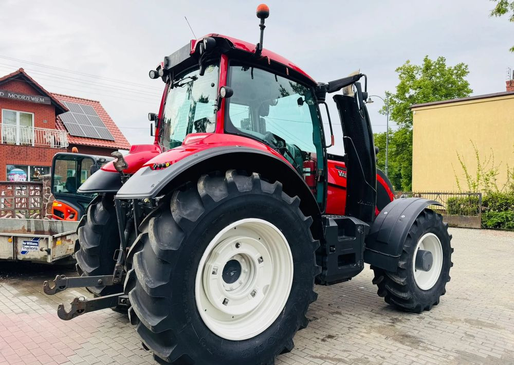 Valtra T154 - Traktor: obrázek 4 Valtra T154 - Traktor: obrázek 4