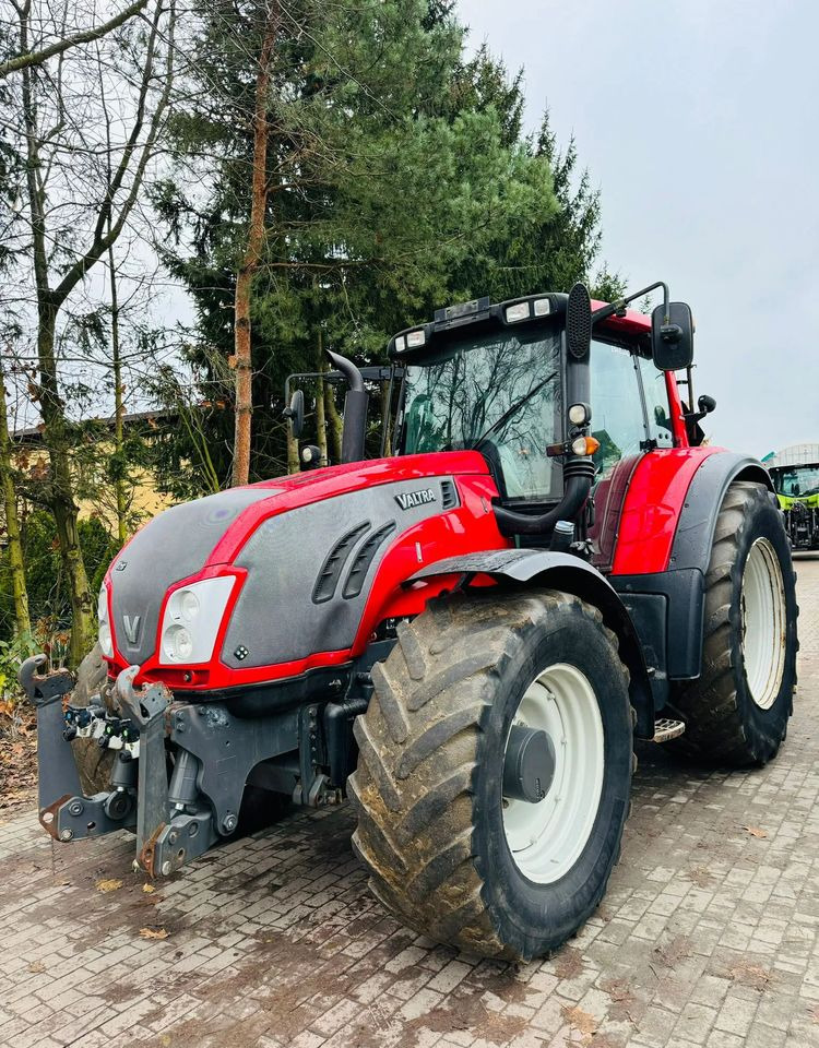 Valtra T213 - Traktor: obrázek 2 Valtra T213 - Traktor: obrázek 2