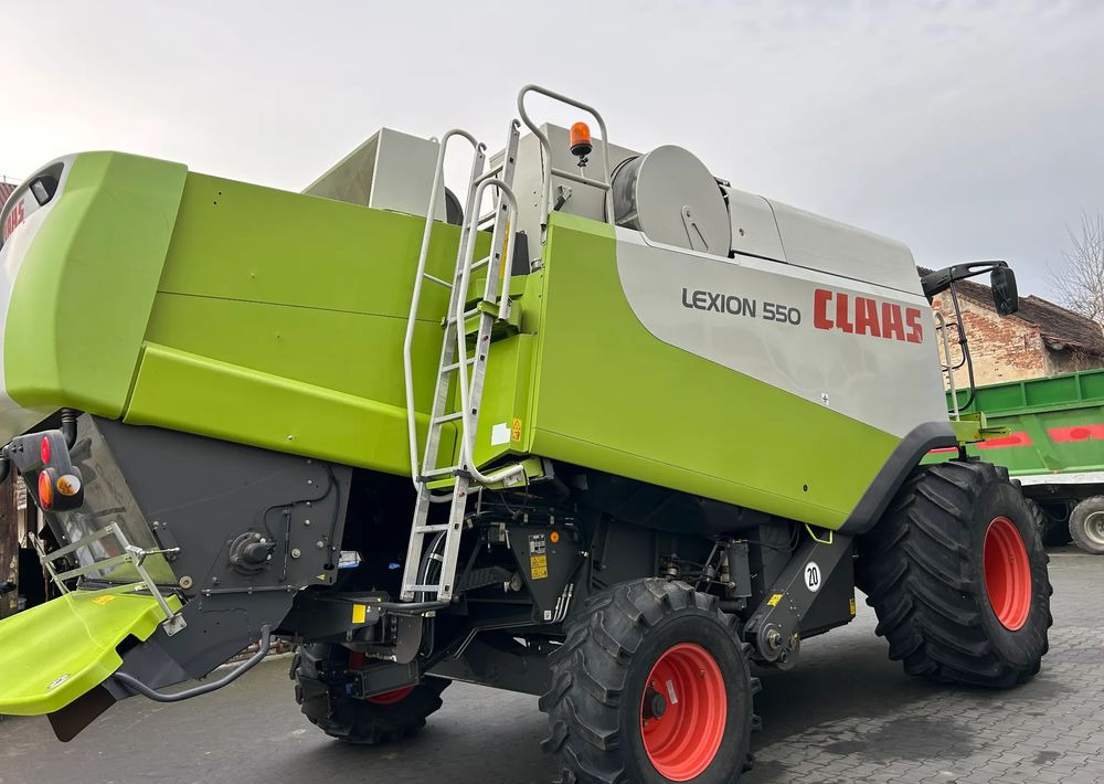 Claas Lexion 550 - Traktor: obrázek 2 Claas Lexion 550 - Traktor: obrázek 2