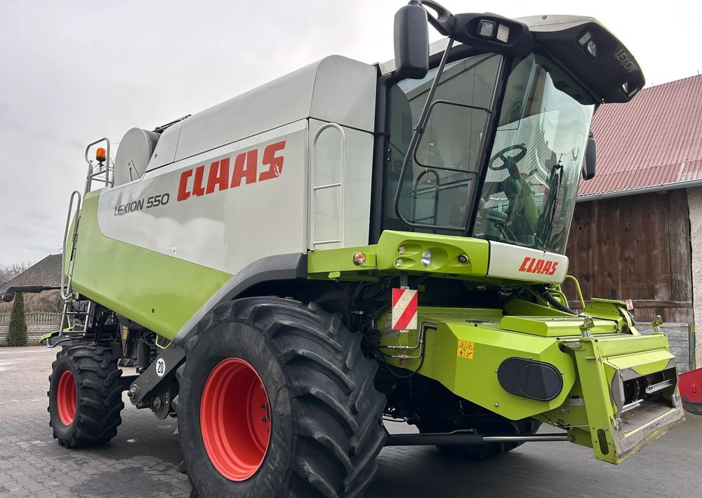 Claas Lexion 550 - Traktor: obrázek 3 Claas Lexion 550 - Traktor: obrázek 3