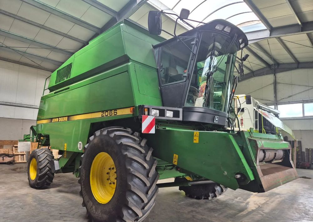 John Deere 2066 - Sklízecí mlátička: obrázek 1 John Deere 2066 - Sklízecí mlátička: obrázek 1