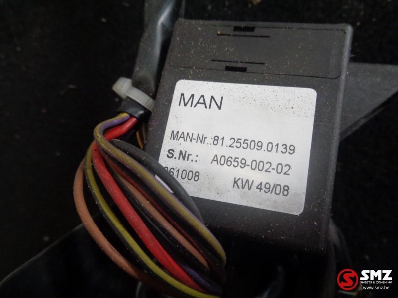 MAN Occ richtingaanwijzer - Spínač sloupku řízení pro Nákladní auto: obrázek 2 MAN Occ richtingaanwijzer - Spínač sloupku řízení pro Nákladní auto: obrázek 2