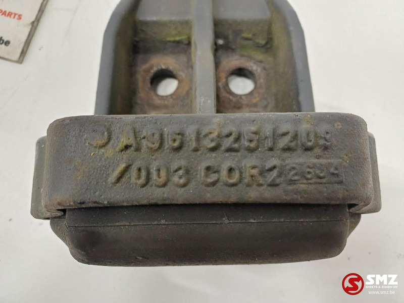 Mercedes-Benz Occ beugelbevestiging achteras Mercedes - Rám/ Šasi pro Nákladní auto: obrázek 4 Mercedes-Benz Occ beugelbevestiging achteras Mercedes - Rám/ Šasi pro Nákladní auto: obrázek 4