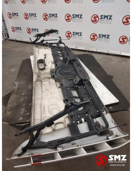 Mercedes-Benz Occ motorkap + windgeleider links Mercedes - Kapota pro Nákladní auto: obrázek 2 Mercedes-Benz Occ motorkap + windgeleider links Mercedes - Kapota pro Nákladní auto: obrázek 2