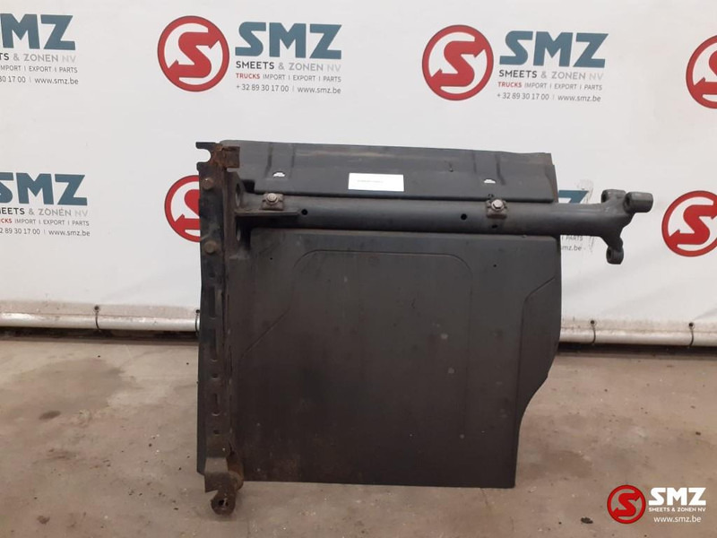 Mercedes-Benz Occ spatbord met steun side skirt rechts achter - Karoserie a exteriér pro Nákladní auto: obrázek 1 Mercedes-Benz Occ spatbord met steun side skirt rechts achter - Karoserie a exteriér pro Nákladní auto: obrázek 1