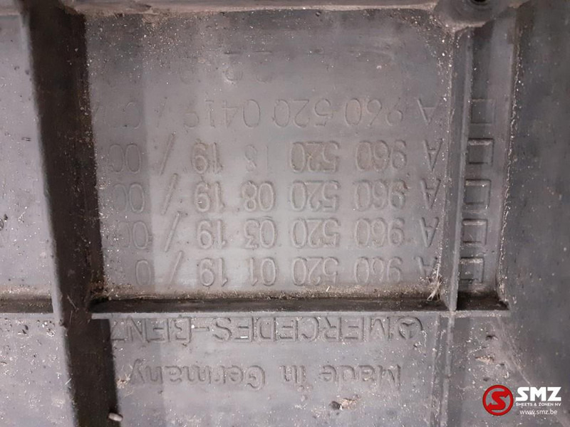 Mercedes-Benz Occ spatbord met steun side skirt rechts achter - Karoserie a exteriér pro Nákladní auto: obrázek 4 Mercedes-Benz Occ spatbord met steun side skirt rechts achter - Karoserie a exteriér pro Nákladní auto: obrázek 4