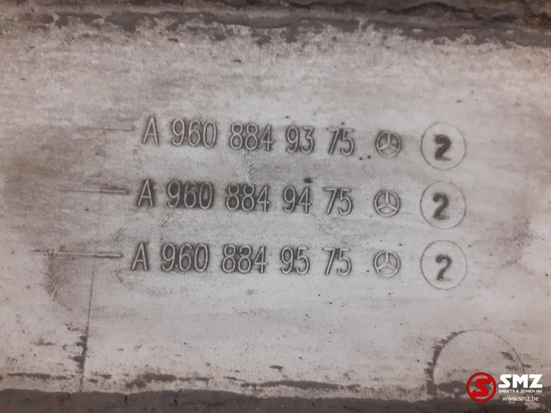 Mercedes-Benz Occ spatbordverlenging rechts Mercedes Actros MP4 - Karoserie a exteriér pro Nákladní auto: obrázek 2 Mercedes-Benz Occ spatbordverlenging rechts Mercedes Actros MP4 - Karoserie a exteriér pro Nákladní auto: obrázek 2