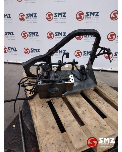 Volvo Occ Spatbordsteun met ventielen Volvo FH12 - Křídlo pro Nákladní auto: obrázek 2 Volvo Occ Spatbordsteun met ventielen Volvo FH12 - Křídlo pro Nákladní auto: obrázek 2