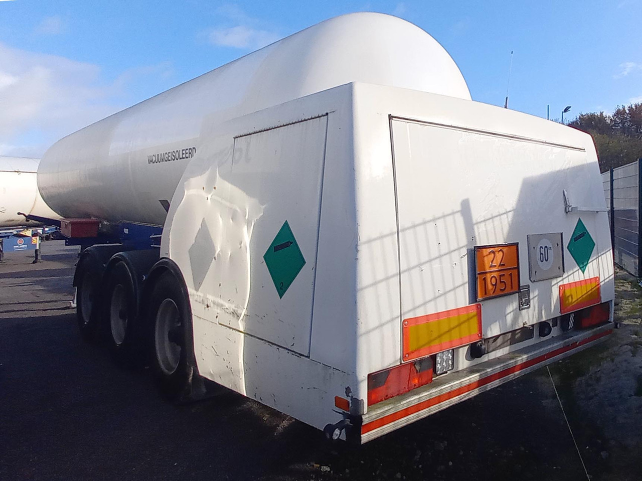 AGA Cryo Gas tank semi-trailer cryogenic used for nitrogen, argon, oxygen, LIN, LOX, LAR. - Cisternový návěs: obrázek 3 AGA Cryo Gas tank semi-trailer cryogenic used for nitrogen, argon, oxygen, LIN, LOX, LAR. - Cisternový návěs: obrázek 3