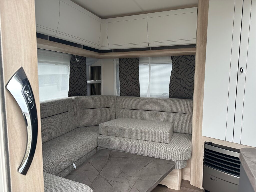 DE LUXE 495 UL 2024 - Karavan: obrázek 5 DE LUXE 495 UL 2024 - Karavan: obrázek 5