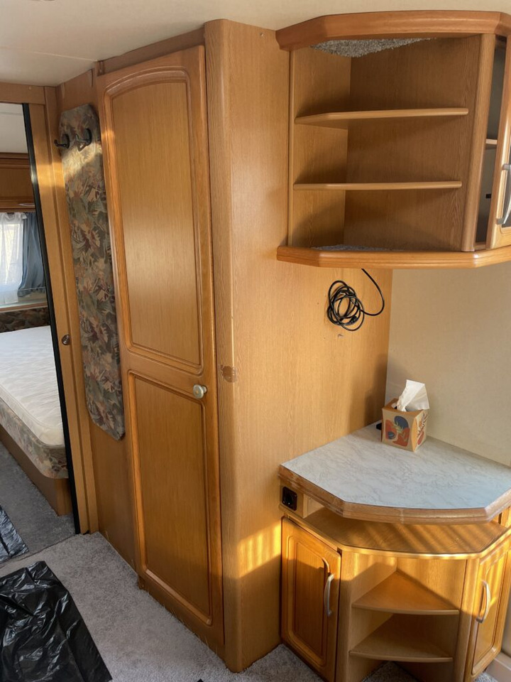 Karavan Hobby 560 UL Prestige 1998: obrázek 11