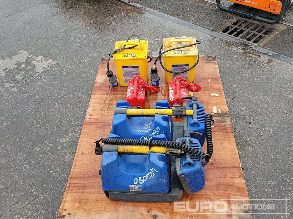 110Volt Transformer (2 of), Battery Work Light (2 of), 300kg Lifting Hook to suit Forklift - Stavební zařízení: obrázek 4 110Volt Transformer (2 of), Battery Work Light (2 of), 300kg Lifting Hook to suit Forklift - Stavební zařízení: obrázek 4