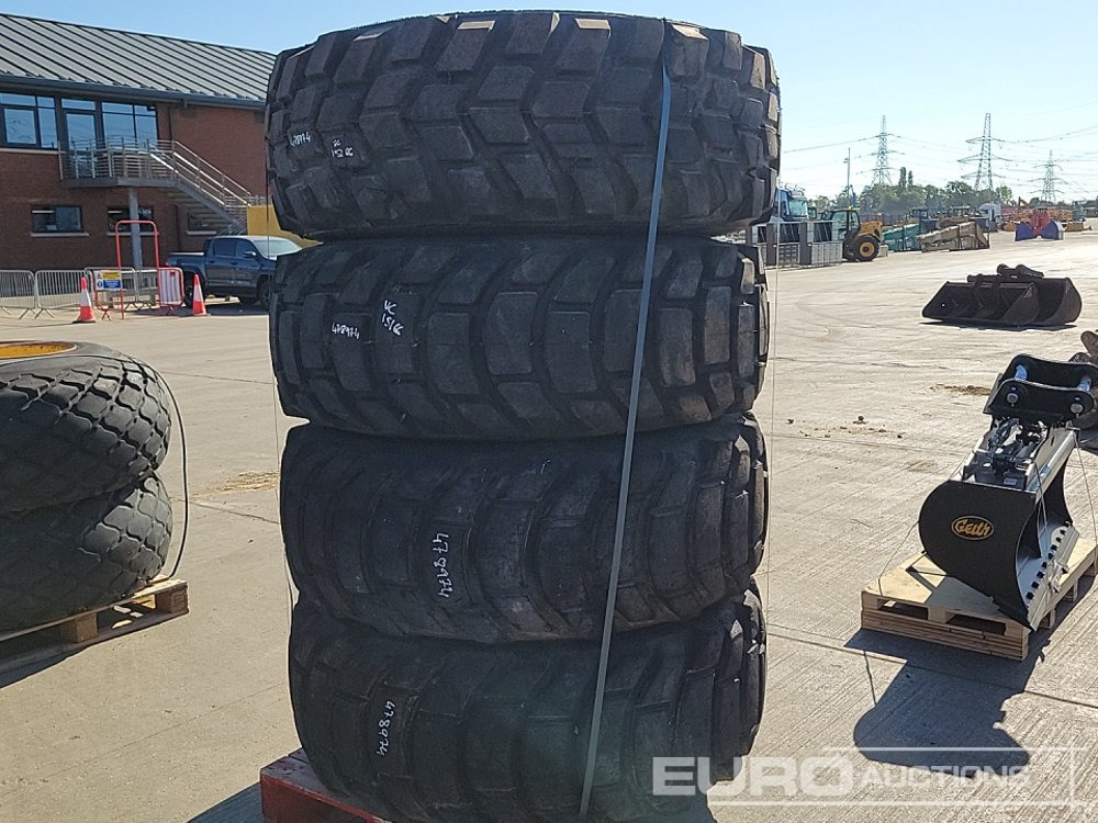 20.5 R25 Tyre & Rim (4 of) - Pneumatiky: obrázek 1 20.5 R25 Tyre & Rim (4 of) - Pneumatiky: obrázek 1