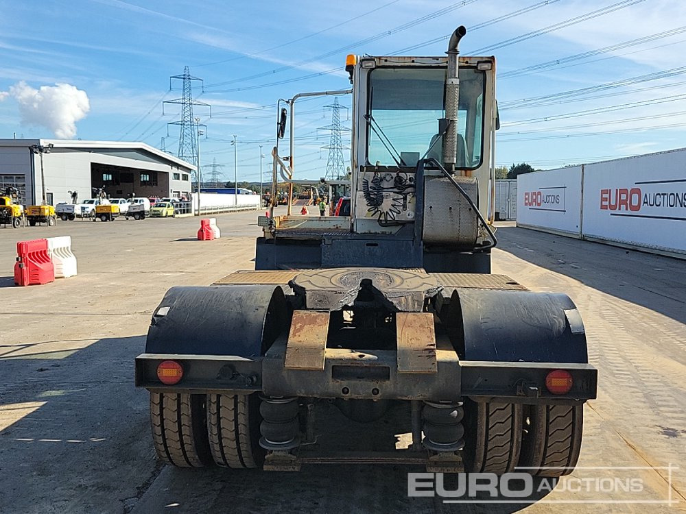 2004 Terberg YT182 - Terminálový traktor: obrázek 4 2004 Terberg YT182 - Terminálový traktor: obrázek 4