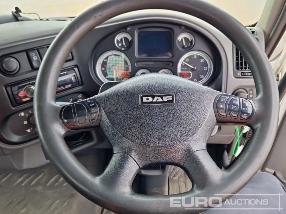 Nákladní automobil valníkový/ Plošinový pro dopravu těžké techniky 2008 DAF LF55-220: obrázek 24