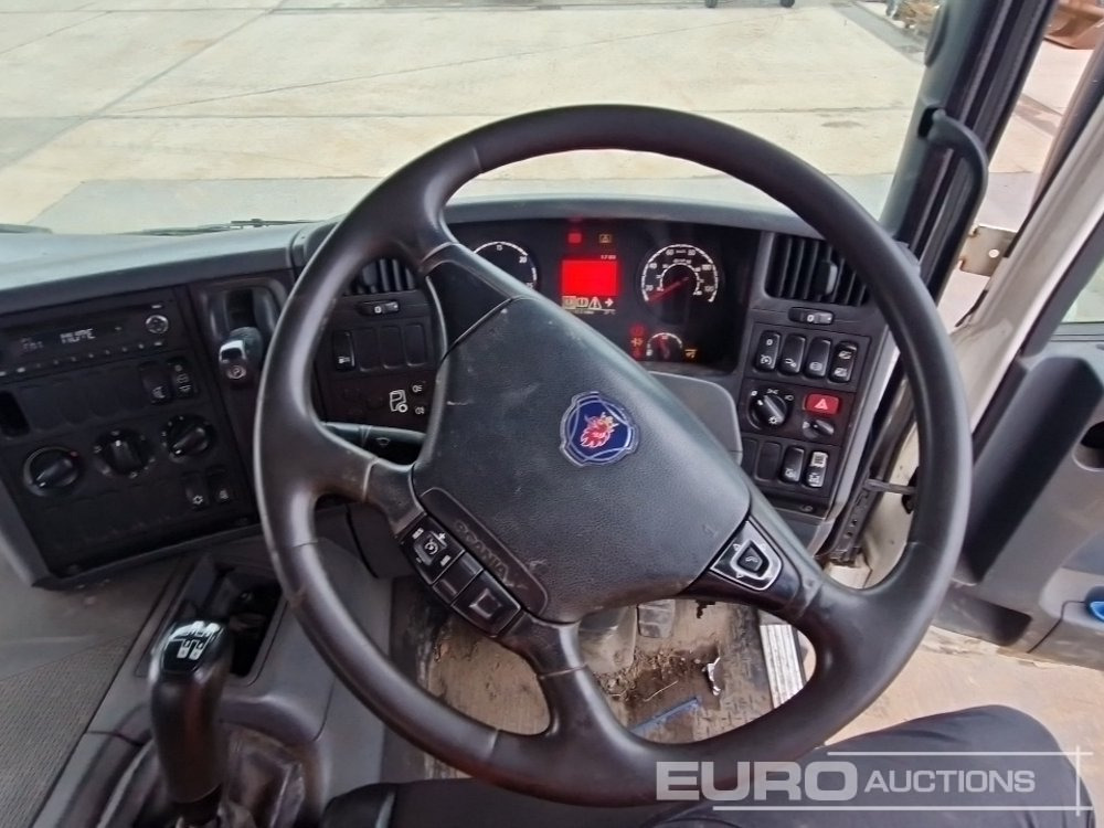 Nákladní automobil valníkový/ Plošinový pro dopravu těžké techniky 2010 Scania P320: obrázek 30