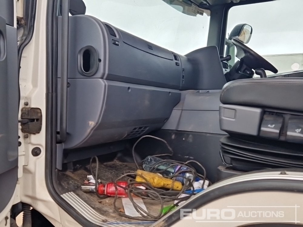 Nákladní automobil valníkový/ Plošinový pro dopravu těžké techniky 2010 Scania P320: obrázek 28