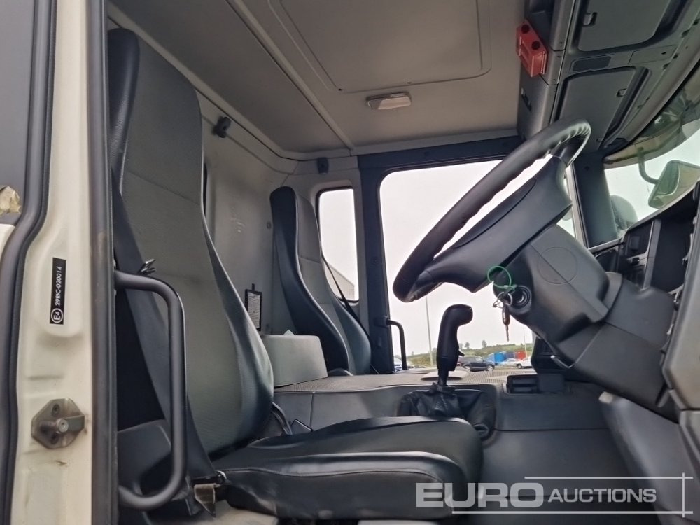 Nákladní automobil valníkový/ Plošinový pro dopravu těžké techniky 2010 Scania P320: obrázek 29