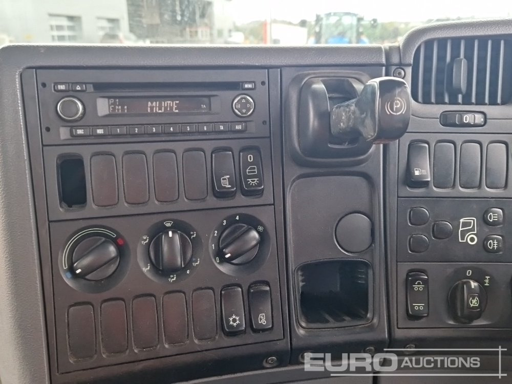 Nákladní automobil valníkový/ Plošinový pro dopravu těžké techniky 2010 Scania P320: obrázek 36
