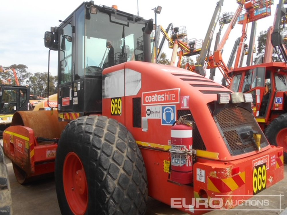2011 CAT CS533XT Single Drum Vibrating Roller, A/C - Válec: obrázek 2 2011 CAT CS533XT Single Drum Vibrating Roller, A/C - Válec: obrázek 2