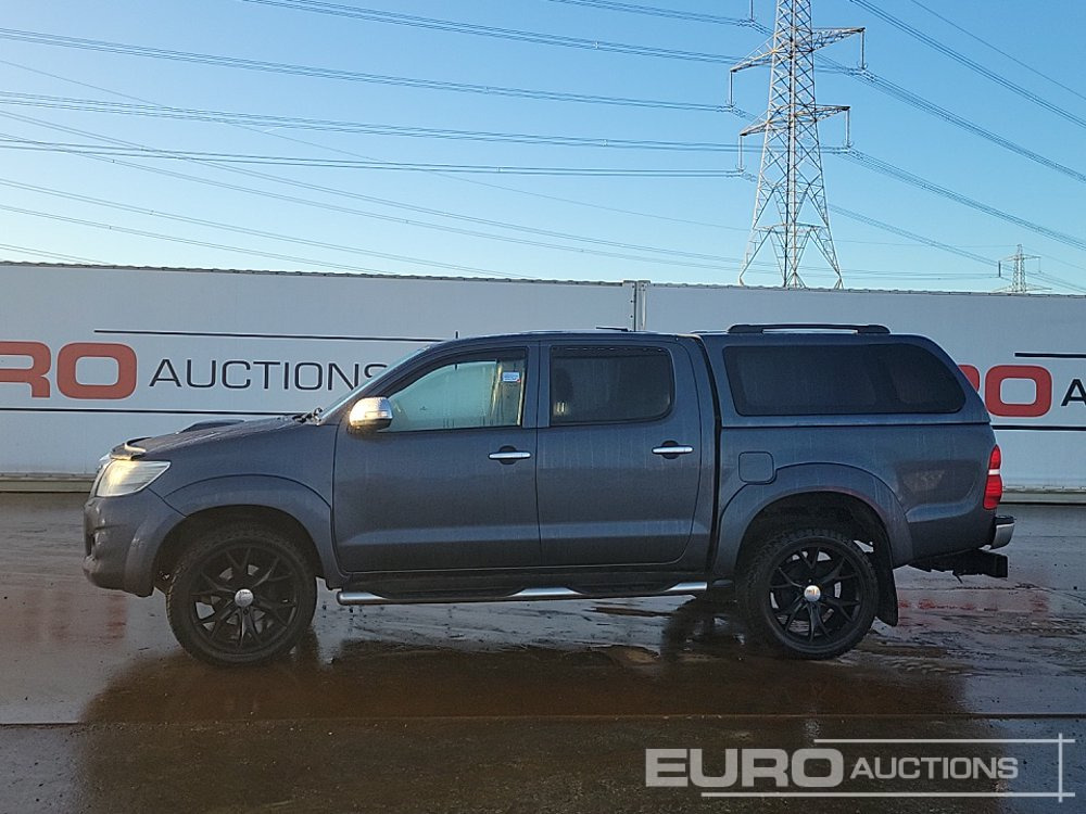 2014 Toyota Hilux Invincible - Pick-up: obrázek 2 2014 Toyota Hilux Invincible - Pick-up: obrázek 2