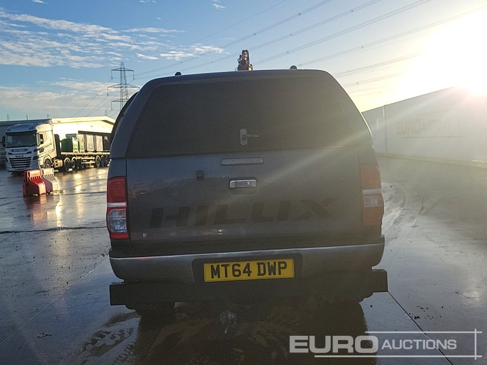 2014 Toyota Hilux Invincible - Pick-up: obrázek 4 2014 Toyota Hilux Invincible - Pick-up: obrázek 4