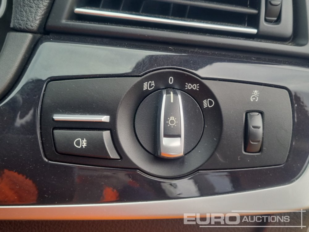Osobní auto 2015 BMW 530D: obrázek 31