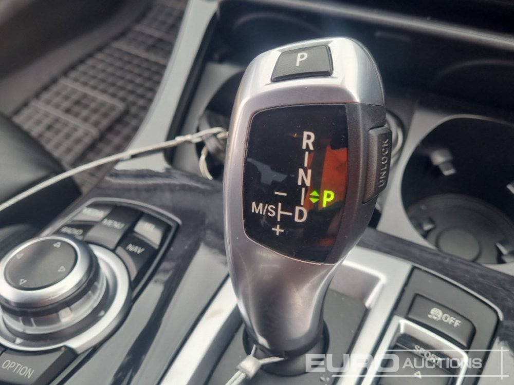 Osobní auto 2015 BMW 530D: obrázek 25