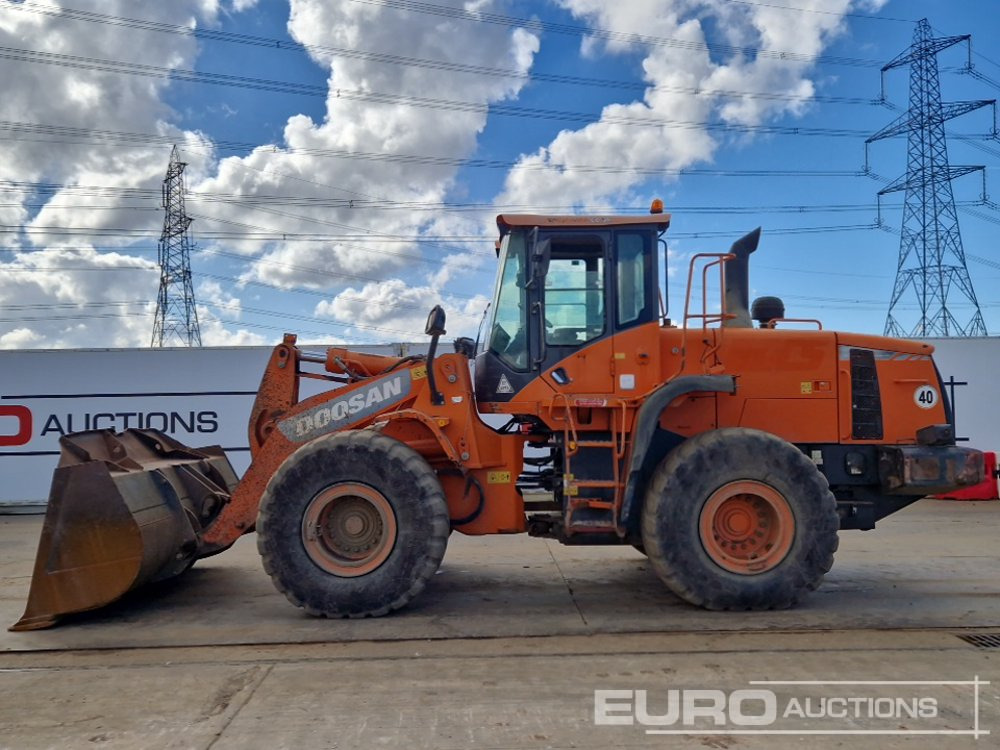 2015 Doosan DL300-3 - Kolový nakladač: obrázek 2 2015 Doosan DL300-3 - Kolový nakladač: obrázek 2