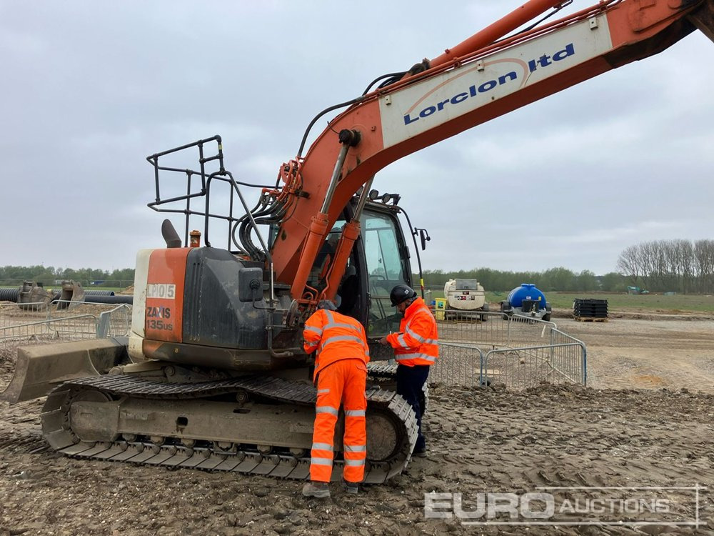 2015 Hitachi ZX135US-5B - Pásové rýpadlo: obrázek 4 2015 Hitachi ZX135US-5B - Pásové rýpadlo: obrázek 4