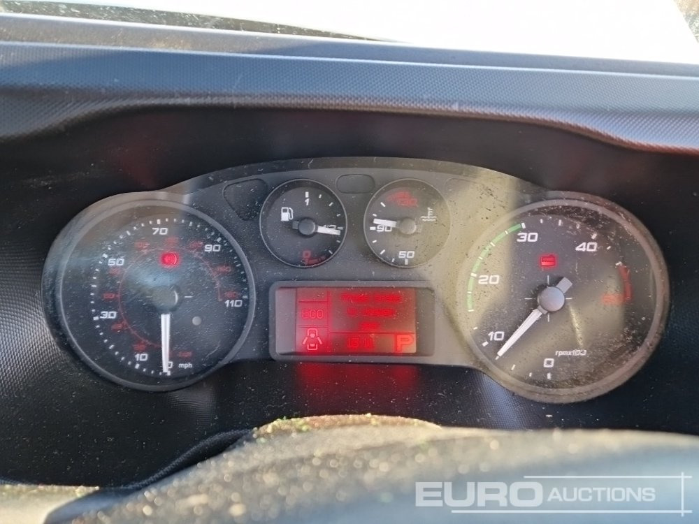 Dodávka valník 2015 Iveco Daily 35C13: obrázek 31 Dodávka valník 2015 Iveco Daily 35C13: obrázek 31