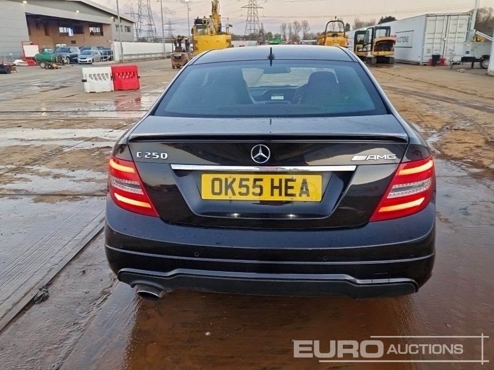 2015 Mercedes C250 AMG - Osobní auto: obrázek 4 2015 Mercedes C250 AMG - Osobní auto: obrázek 4