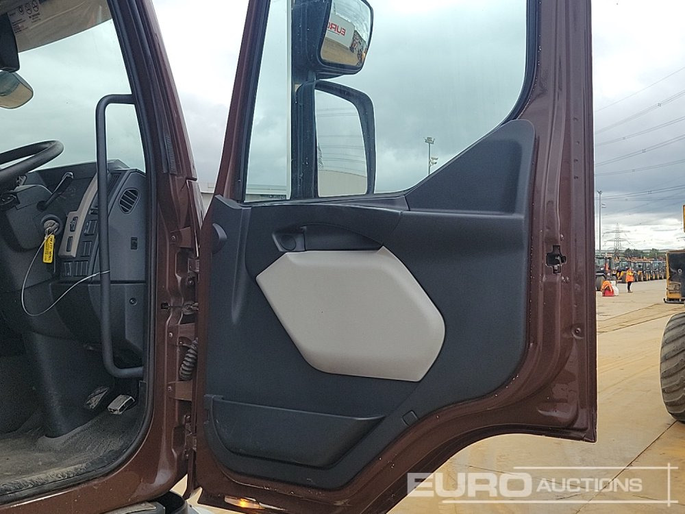 Plachtový nákladní auto 2017 Volvo FL210: obrázek 26