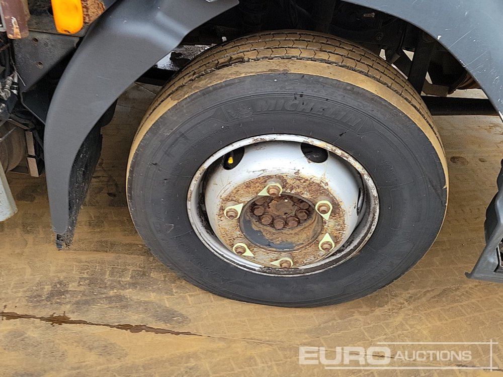 Plachtový nákladní auto 2017 Volvo FL210: obrázek 12