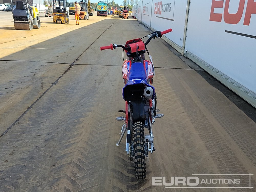 2025 Apollo Thunder 125cc Motorcross Bike, 14" Front, 12" Rear Tyres, Electric Start, Air Cooled, Hydraulic Suspension, Disc Brakes, Lighting Kit (UNASSEMBLED) - Motocykl: obrázek 4 2025 Apollo Thunder 125cc Motorcross Bike, 14" Front, 12" Rear Tyres, Electric Start, Air Cooled, Hydraulic Suspension, Disc Brakes, Lighting Kit (UNASSEMBLED) - Motocykl: obrázek 4