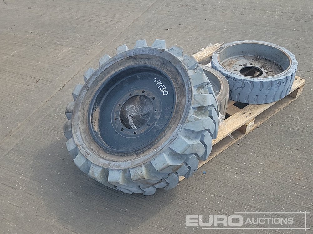 22x7x17 Non marking Tyre & Rim (2 of), 32x12-20 Tyre & Rim - Pneumatiky: obrázek 5 22x7x17 Non marking Tyre & Rim (2 of), 32x12-20 Tyre & Rim - Pneumatiky: obrázek 5