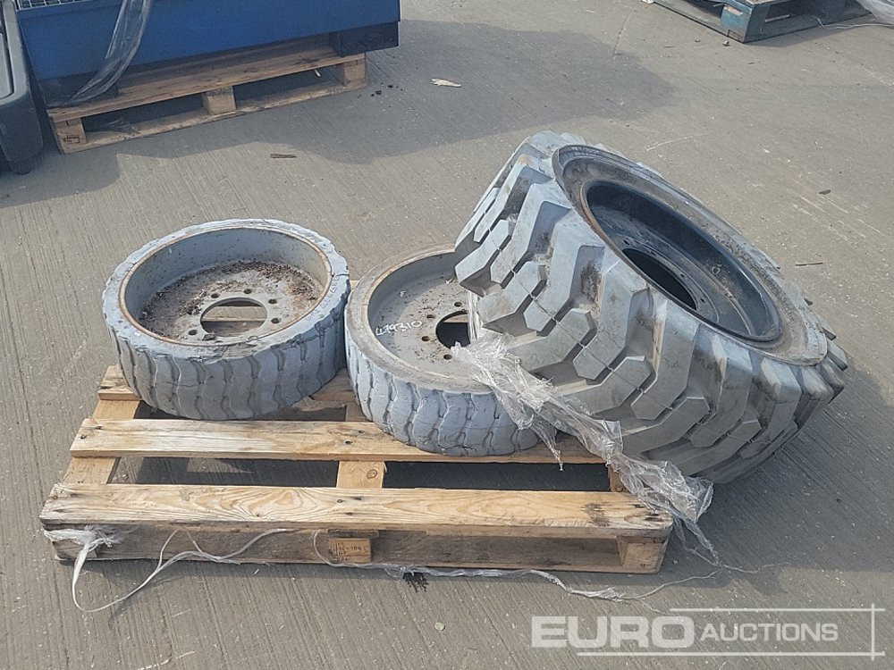 22x7x17 Non marking Tyre & Rim (2 of), 32x12-20 Tyre & Rim - Pneumatiky: obrázek 2 22x7x17 Non marking Tyre & Rim (2 of), 32x12-20 Tyre & Rim - Pneumatiky: obrázek 2