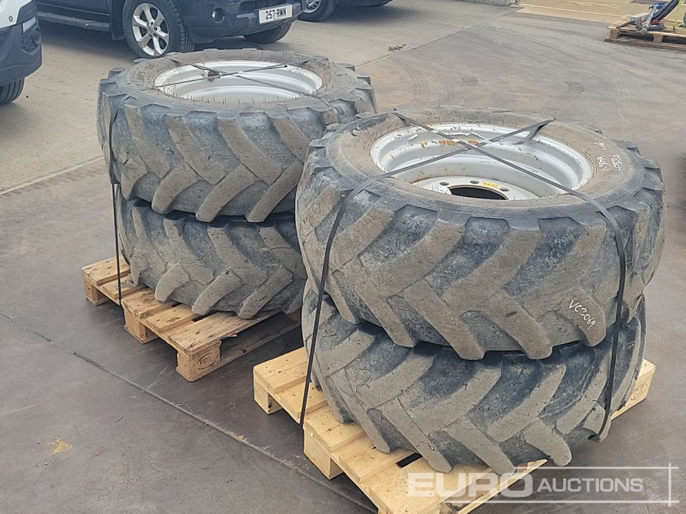 405/70-24 Tyre & Rim (4 of) - Pneumatiky: obrázek 4 405/70-24 Tyre & Rim (4 of) - Pneumatiky: obrázek 4