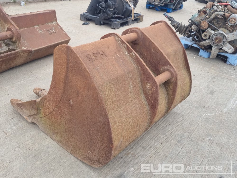 48" Scoop Bucket 65mm Pin to suit 13 Ton Excavator - Lžíce: obrázek 3 48" Scoop Bucket 65mm Pin to suit 13 Ton Excavator - Lžíce: obrázek 3