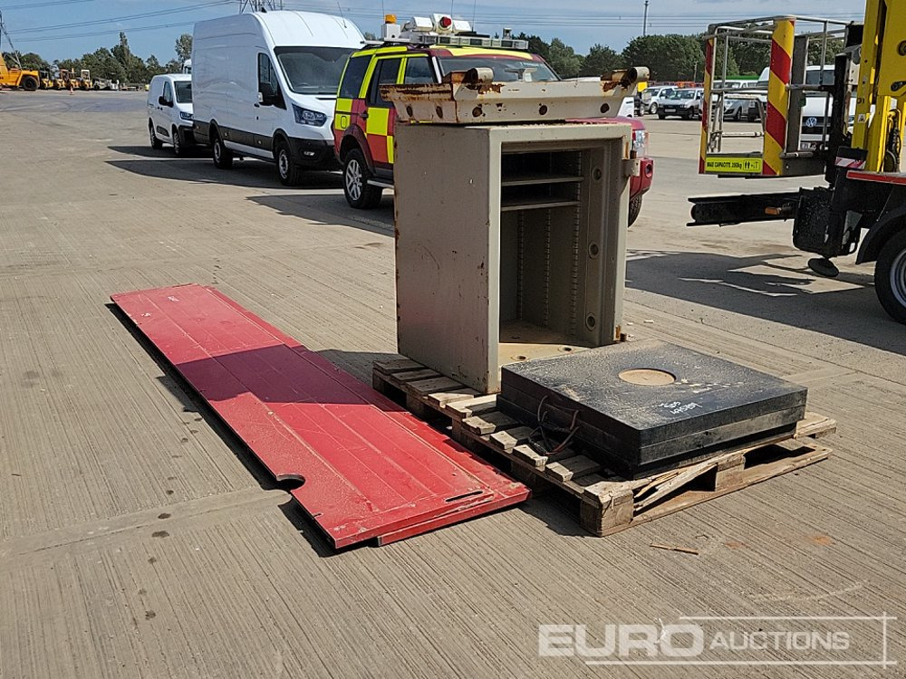 Stavební zařízení Aluminium Dropside Side Panels (2 of), Hiab Outrigger Feet (3 of), Chubb Key Safe: obrázek 7