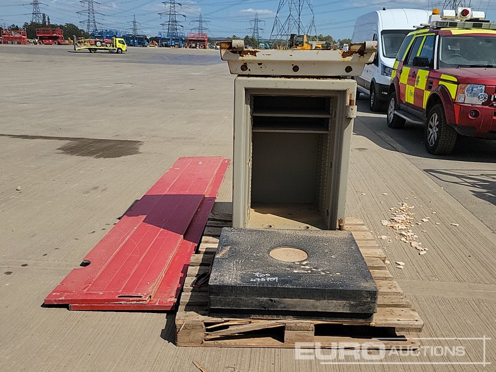 Stavební zařízení Aluminium Dropside Side Panels (2 of), Hiab Outrigger Feet (3 of), Chubb Key Safe: obrázek 8