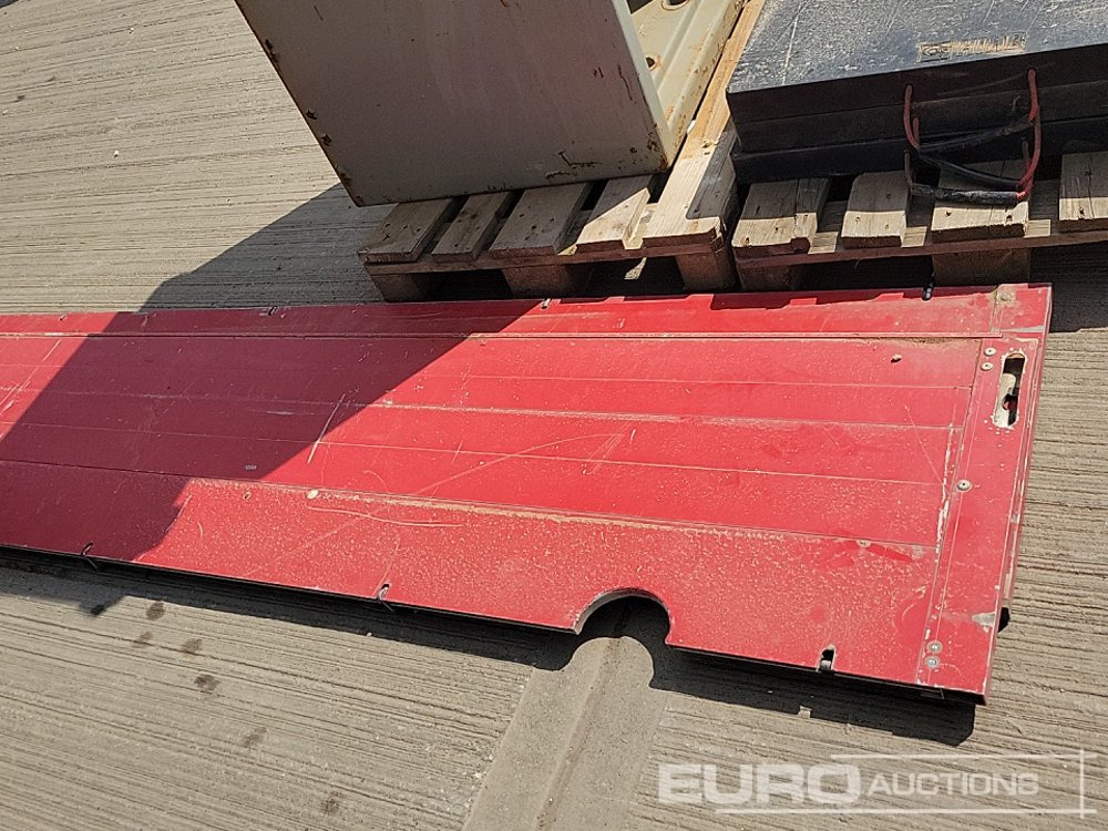 Stavební zařízení Aluminium Dropside Side Panels (2 of), Hiab Outrigger Feet (3 of), Chubb Key Safe: obrázek 13