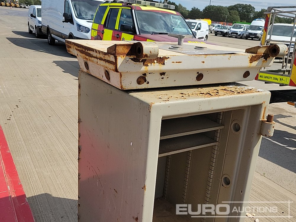 Stavební zařízení Aluminium Dropside Side Panels (2 of), Hiab Outrigger Feet (3 of), Chubb Key Safe: obrázek 20