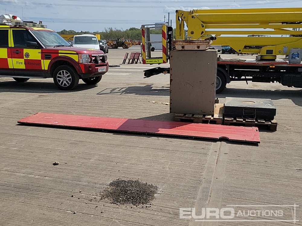 Stavební zařízení Aluminium Dropside Side Panels (2 of), Hiab Outrigger Feet (3 of), Chubb Key Safe: obrázek 6