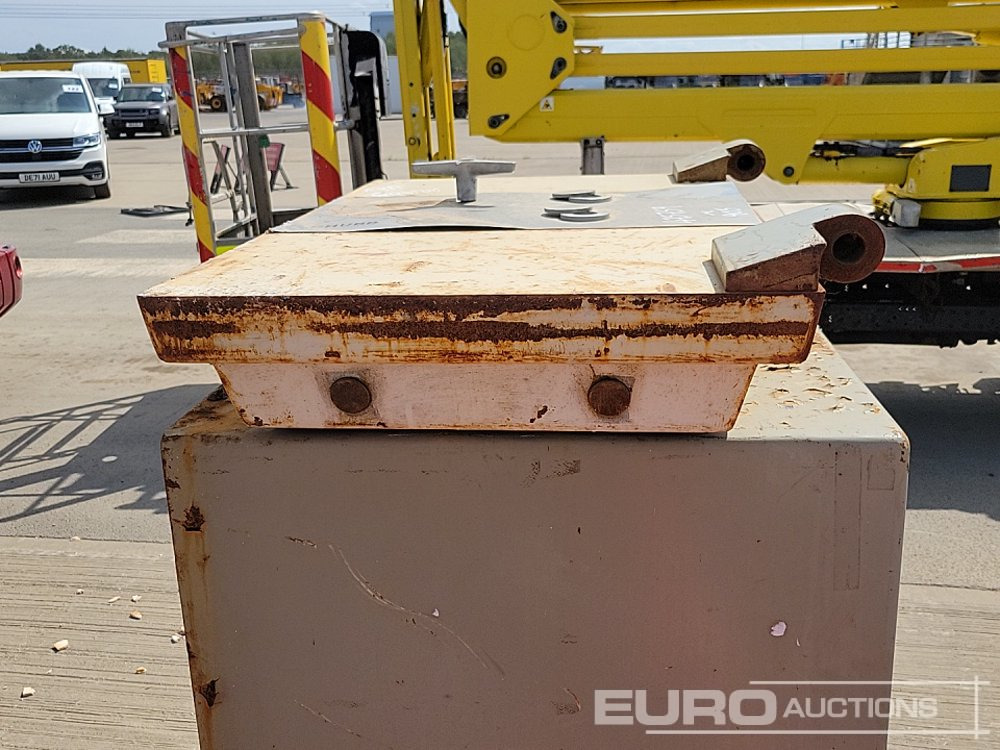 Stavební zařízení Aluminium Dropside Side Panels (2 of), Hiab Outrigger Feet (3 of), Chubb Key Safe: obrázek 21