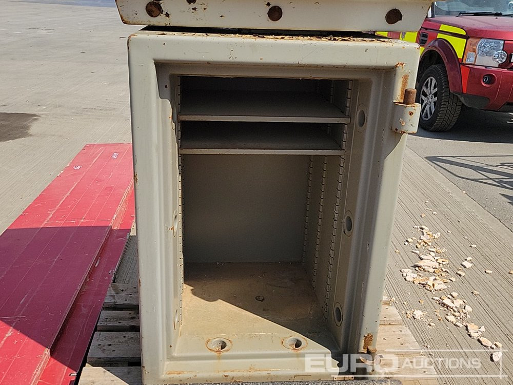 Stavební zařízení Aluminium Dropside Side Panels (2 of), Hiab Outrigger Feet (3 of), Chubb Key Safe: obrázek 19