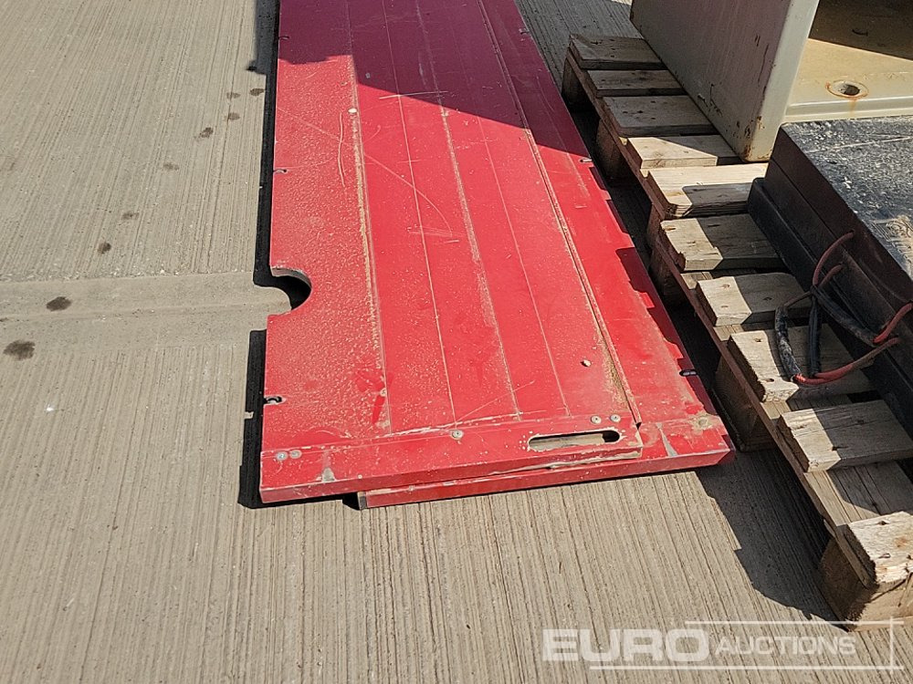 Stavební zařízení Aluminium Dropside Side Panels (2 of), Hiab Outrigger Feet (3 of), Chubb Key Safe: obrázek 12