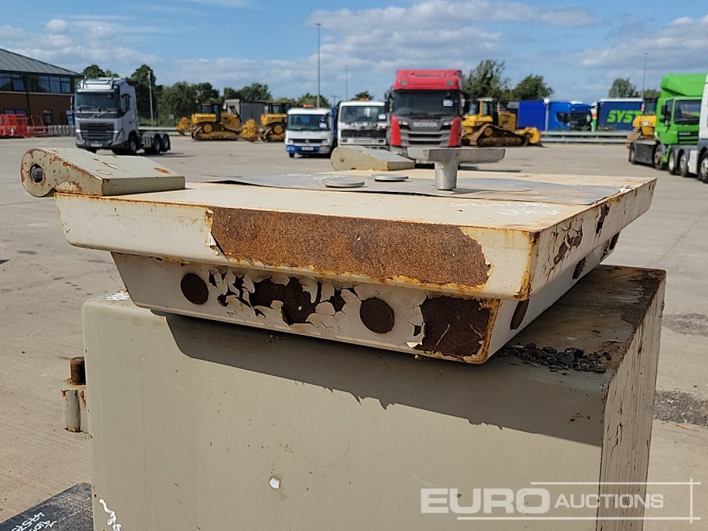 Stavební zařízení Aluminium Dropside Side Panels (2 of), Hiab Outrigger Feet (3 of), Chubb Key Safe: obrázek 24
